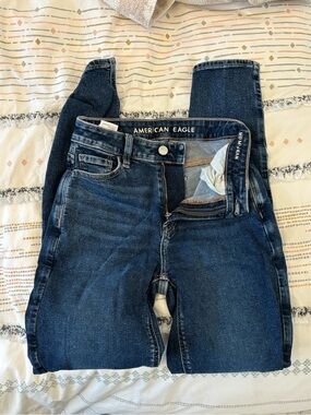 American Eagle Outfitters Women's Dark Blue mom jean